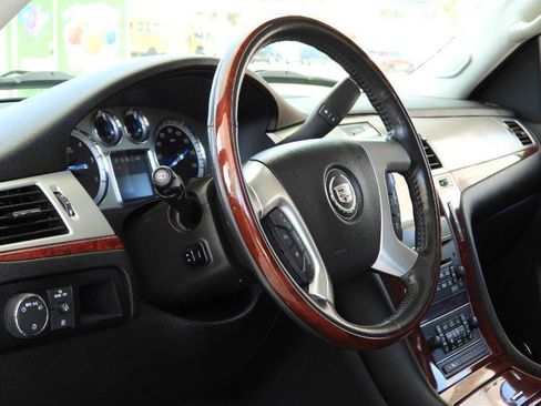 Used 2013 Cadillac Escalade Luxury image 50