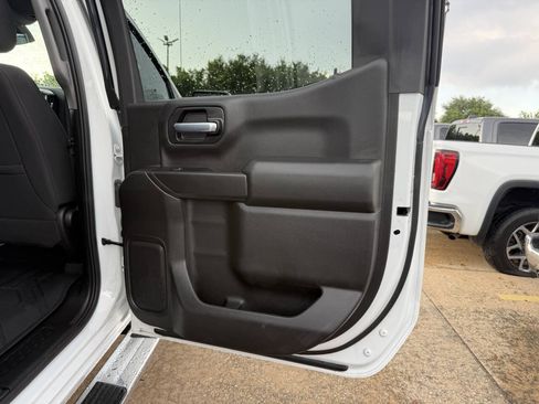Used 2021 Chevrolet Silverado 1500 LT RWD image 16