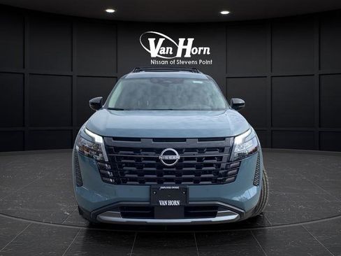 New 2026 Nissan Pathfinder SL image 3