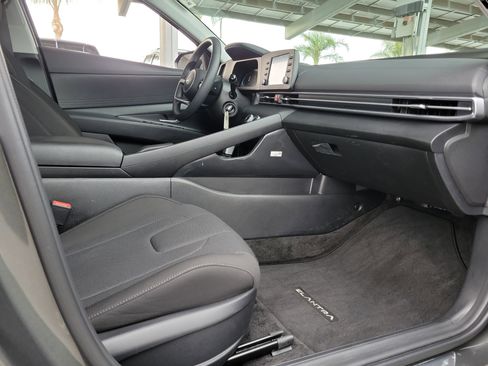 Certified 2025 Hyundai Elantra SE image 20