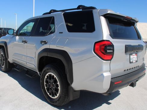 Certified 2025 Toyota 4Runner SR5 AWD/4WD image 6