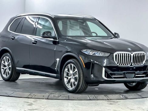 Used 2026 BMW X5 xDrive40i w/ Premium Package image 9