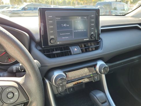 Used 2022 Toyota RAV4 XLE image 25