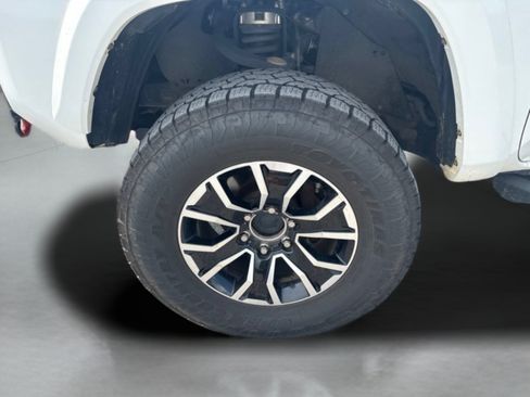 Used 2020 Toyota Tacoma TRD Sport AWD/4WD image 38
