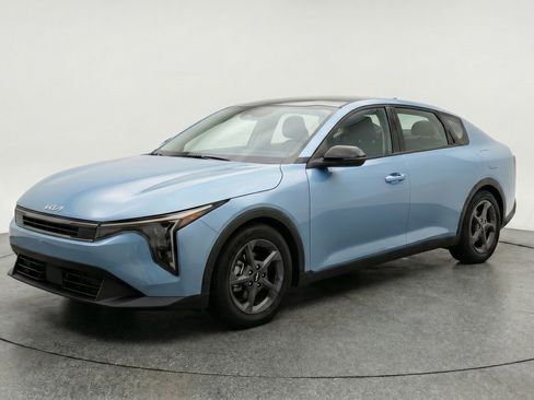 Used 2025 Kia K4 LXS FWD image 3