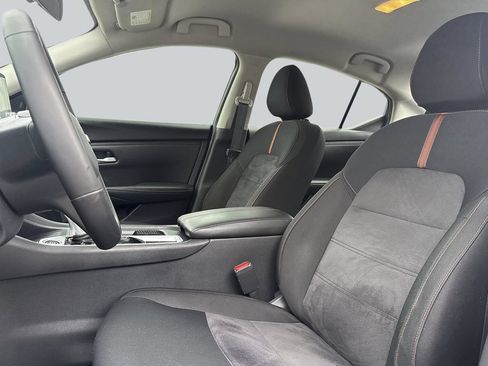 Used 2025 Nissan Sentra SR FWD image 24
