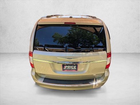 Used 2015 Chrysler Town & Country Touring w/ Driver Convenience Group FWD image 5