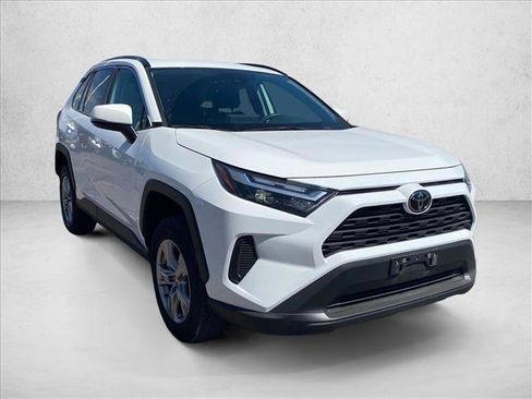 Used 2025 Toyota RAV4 XLE FWD image 3
