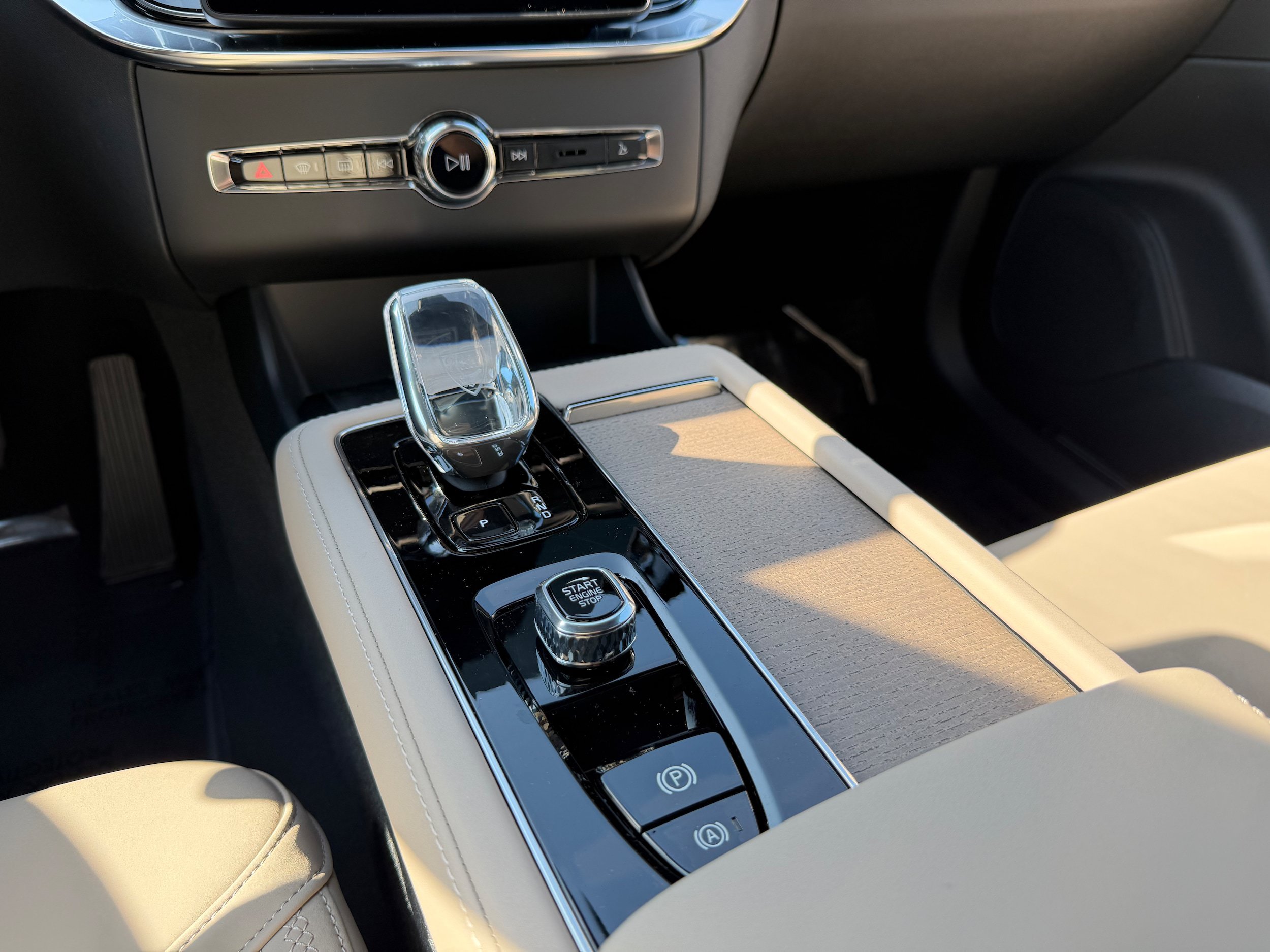 New 2026 Volvo XC90 T8 Plus w/ Protection Package Premier AWD/4WD image 13