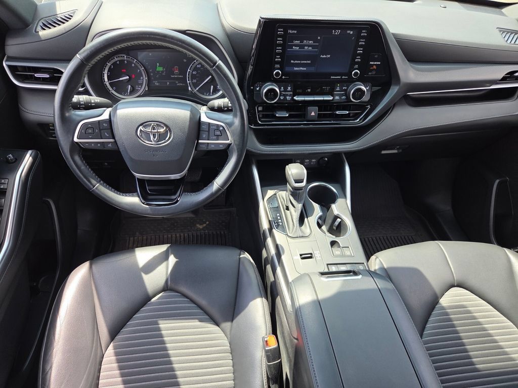 Used 2022 Toyota Highlander XSE FWD image 7