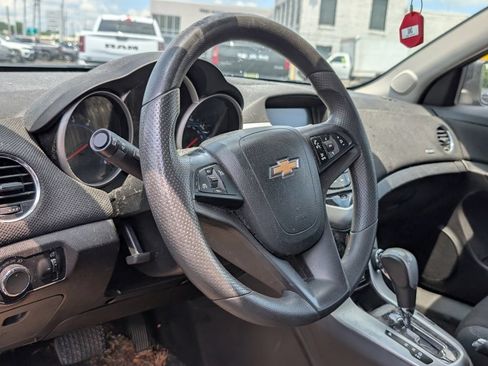 Used 2016 Chevrolet Cruze LT w/ Technology Package FWD image 13