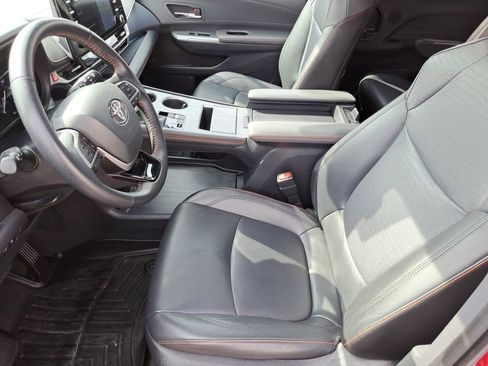 Used 2021 Toyota Sienna XSE w/ XSE Plus Package image 17
