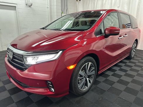 Used 2024 Honda Odyssey Touring image 2