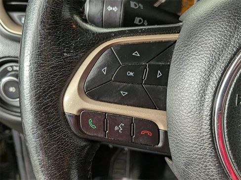 Used 2015 Jeep Renegade Limited image 18