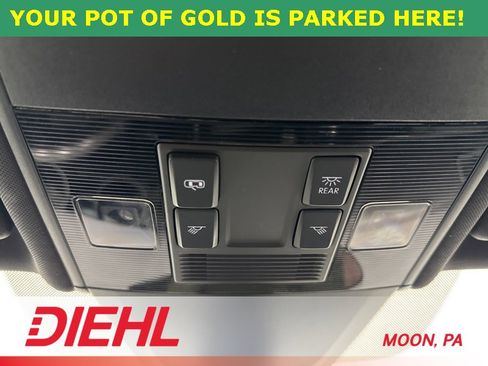 Used 2017 Volkswagen Golf R 4-Door image 34