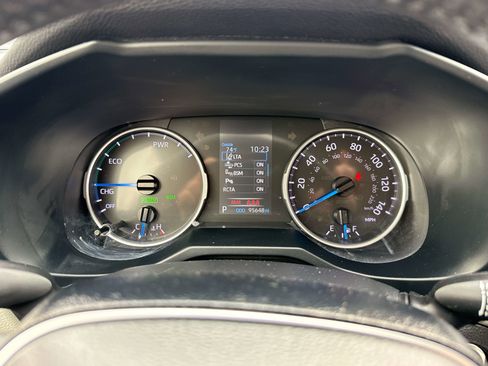 Used 2021 Toyota RAV4 XLE Premium AWD/4WD image 23