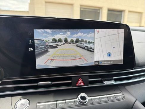 Certified 2024 Hyundai Elantra SEL FWD image 16