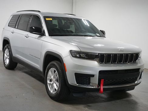 Used 2025 Jeep Grand Cherokee L Laredo RWD image 3