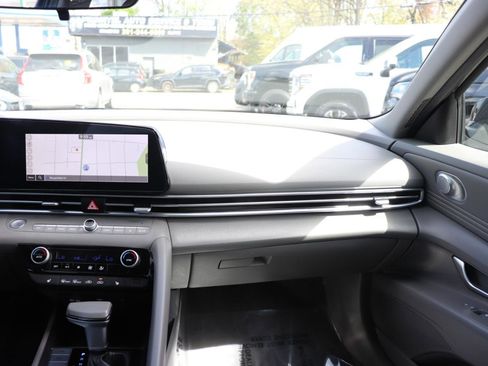 Used 2025 Hyundai Elantra SEL FWD image 18