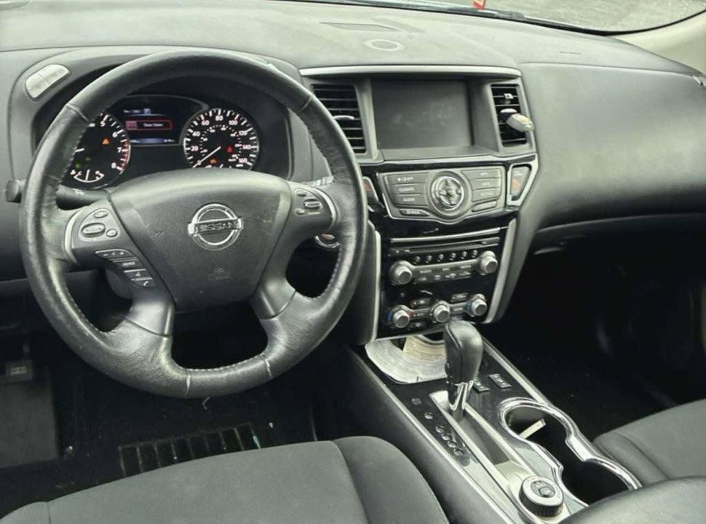 Used 2018 Nissan Pathfinder SV w/ SV All Weather Package AWD/4WD image 2
