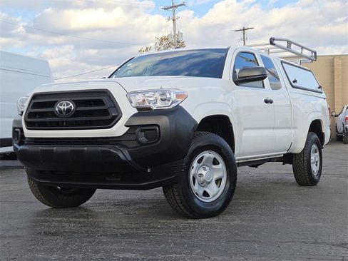 Used 2020 Toyota Tacoma SR image 2