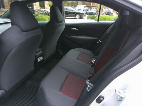 Used 2025 Toyota Corolla SE image 30