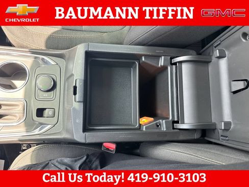 Used 2019 Chevrolet Traverse LT FWD image 23