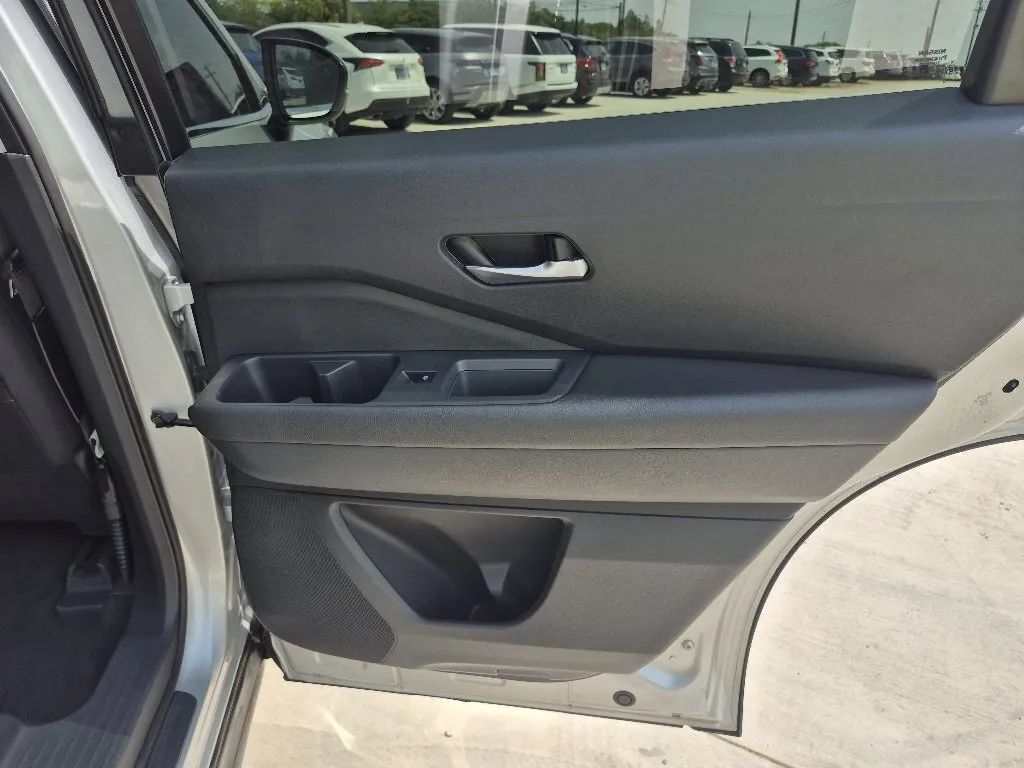 Used 2022 Nissan Pathfinder SV AWD/4WD image 18