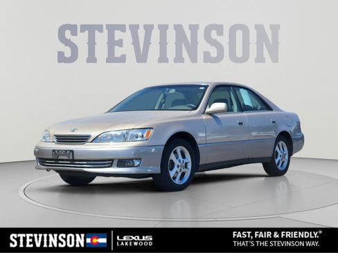 Used 2000 Lexus ES 330 w/ Lexus Value Pkg FWD image 1