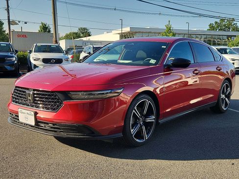 Used 2023 Honda Accord Sport image 3