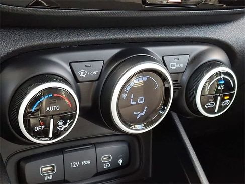 Used 2024 Hyundai Venue Limited image 14