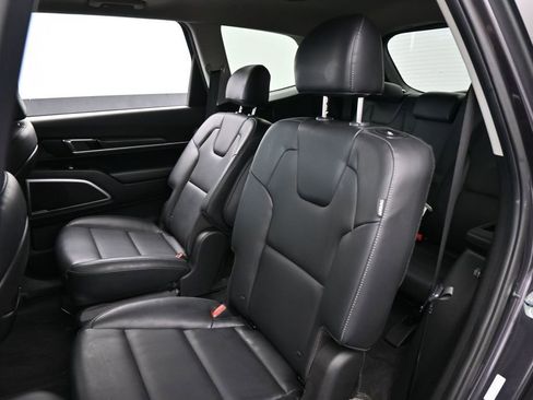 Used 2025 Kia Telluride S FWD image 38