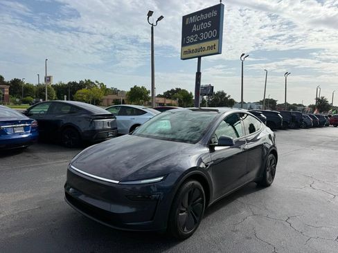 Used 2026 Tesla Model Y 2WD image 1
