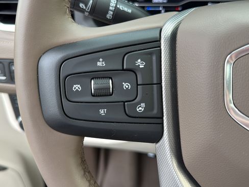 Used 2023 GMC Yukon Denali AWD/4WD image 32