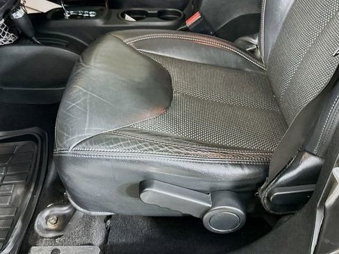 Used 2017 Jeep Wrangler Unlimited Sahara AWD/4WD image 21