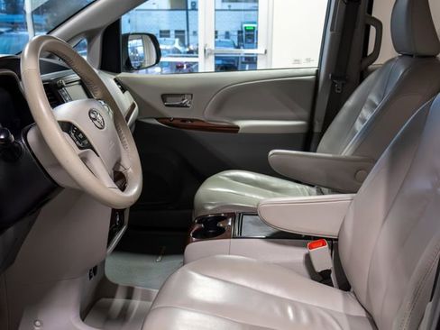 Used 2014 Toyota Sienna XLE w/ XLE Premium Package image 15