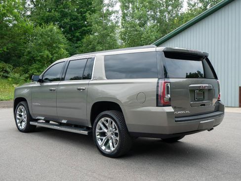 Used 2019 GMC Yukon XL SLT AWD/4WD image 5