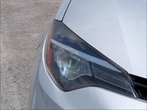 Used 2017 Toyota Corolla LE FWD image 8