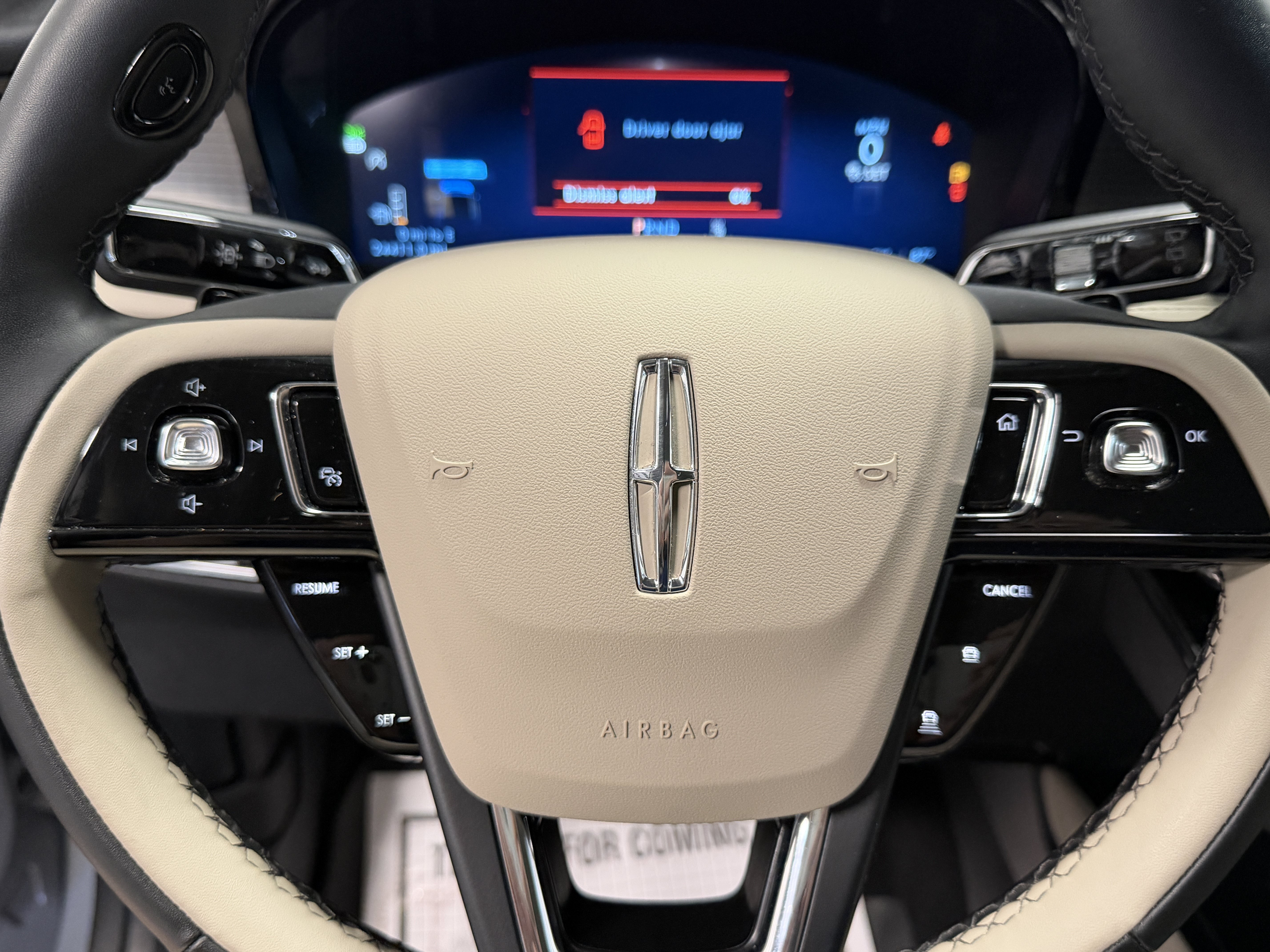Used 2025 Lincoln Corsair AWD w/ Equipment Group 101A image 14