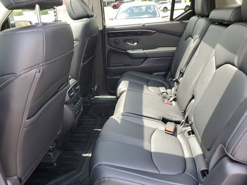 Used 2025 Honda Pilot Touring image 14