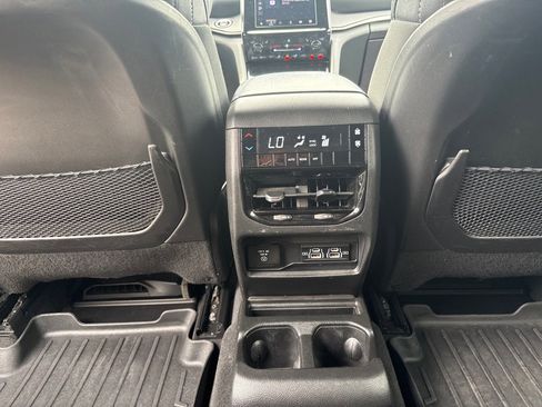 Used 2023 Jeep Grand Cherokee L Laredo AWD/4WD image 15