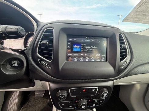 Used 2019 Jeep Compass Latitude AWD/4WD image 9