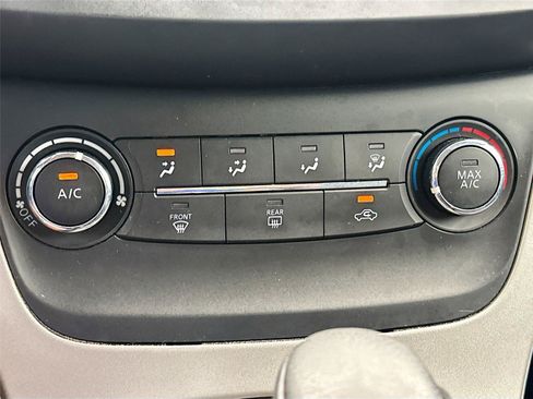Used 2015 Nissan Sentra SV FWD image 15