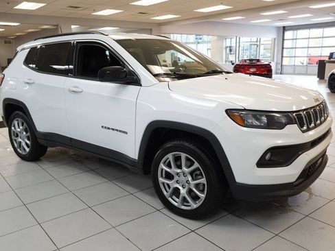 Used 2023 Jeep Compass Latitude AWD/4WD image 13