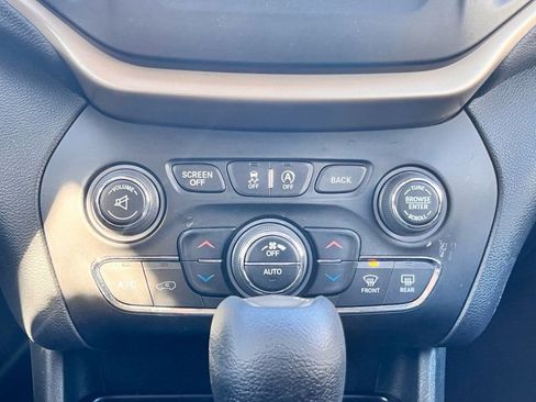 Used 2016 Jeep Cherokee Latitude w/ Comfort/Convenience Group image 13