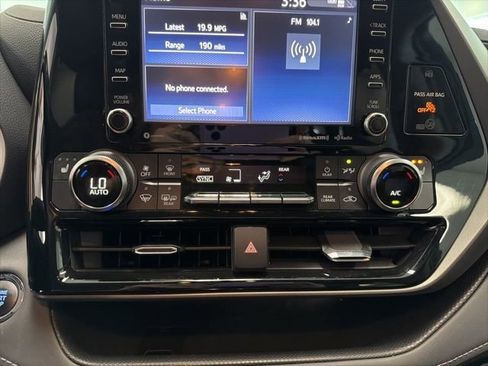Used 2022 Toyota Highlander XLE image 22