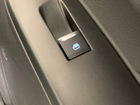 Used 2025 Ford Escape SE image 36