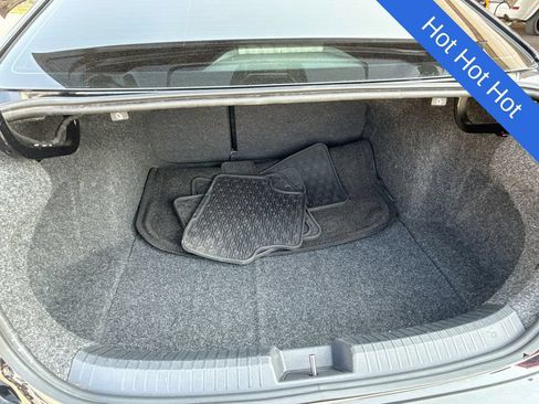 Used 2019 Volkswagen Jetta SE w/ Cold Weather Package FWD image 21