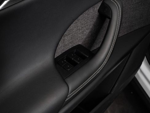 Used 2022 Tesla Model X image 51