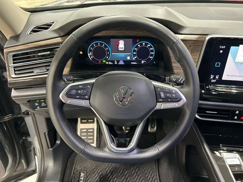 Used 2025 Volkswagen Atlas SEL Premium R-Line image 15